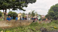 Sasar Drainase hingga Anak Sungai, Warga Tenayan Raya Ramai-ramai Goro Bersihkan Lingkungan