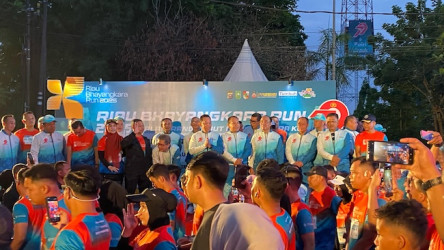 Kapolri Lepas Ribuan Peserta Riau Bhayangkara Run 2025
