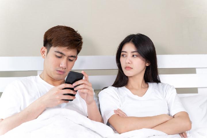 Polwan Bakar Suami, 3 Tips untuk Perempuan yang Tertekan karena Suami Main Judi Online