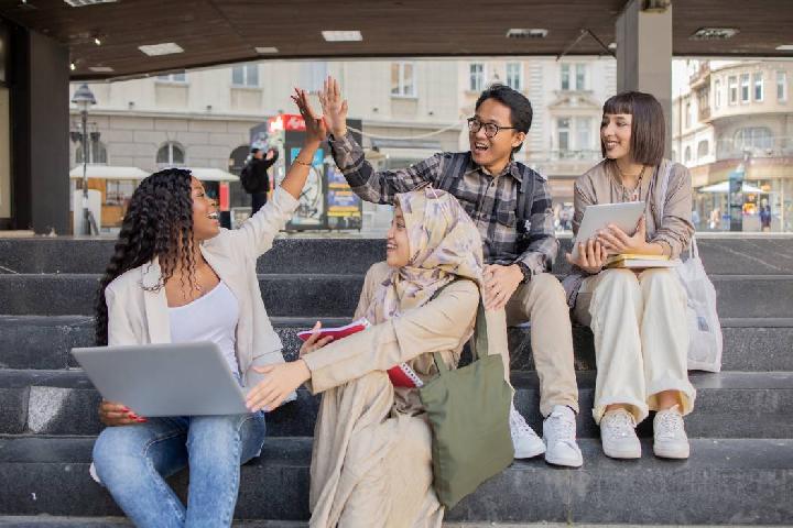 7 Karakteristik Gen Z yang Disebut Berbeda dari Generasi Lainnya, Apa Saja?