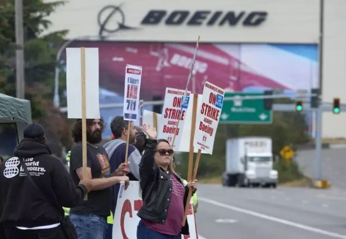 Tolak Kenaikan Gaji 35 Persen, Karyawan Boeing Gelar Aksi Mogok Kerja