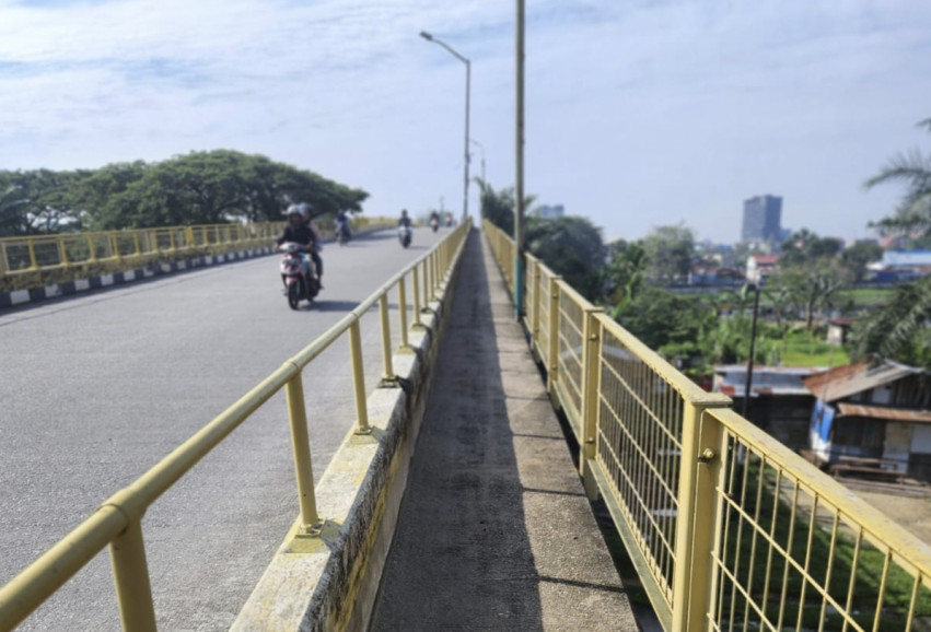 Pemindahan Kabel Fiber Optik Rampung, Jalur Pejalan Kaki Jembatan Siak I Sudah Rapi