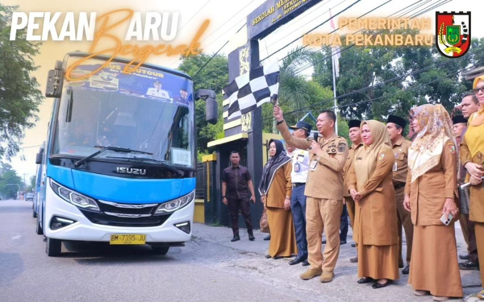 Sekda dan Kadisdik Hadir dalam Peluncuran Bus Edutour di SMPN 4 Pekanbaru