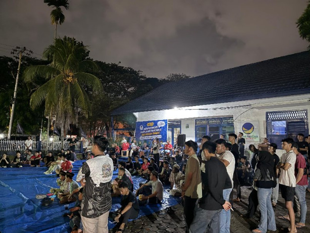Nobar Indonesia vs China, Ratusan Orang Padati Halaman Kantor NasDem Riau