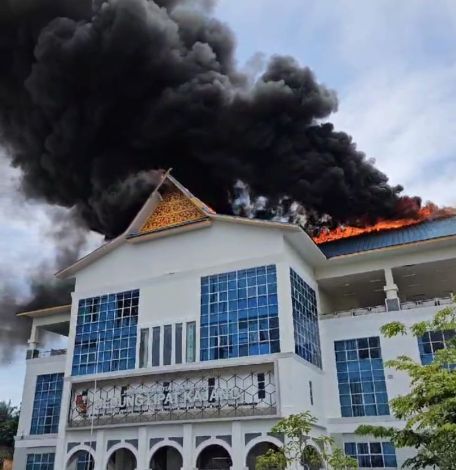 Gedung Lipat Kajang Komplek Perkantoran Walikota Pekanbaru Terbakar