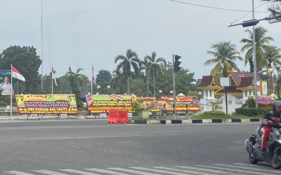 Karangan Bunga Penuhi Jalan Diponegoro Jelang Pelantikan Sekdaprov Riau