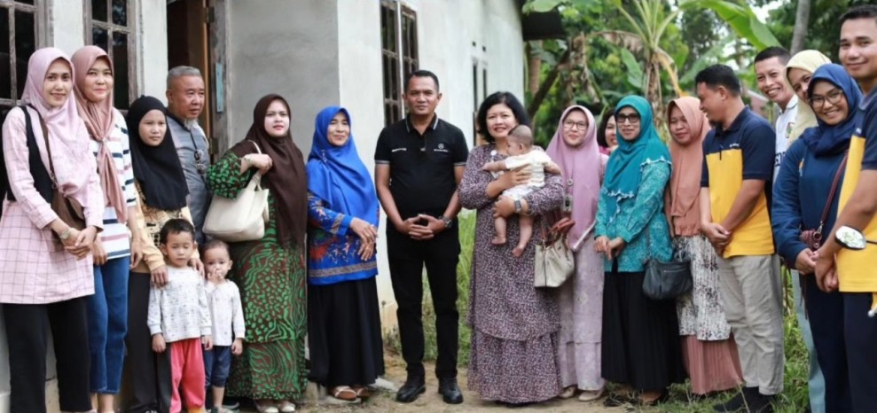 Kepala BKPSDM Pekanbaru Berikan Bantuan Asuh untuk Anak Stunting di Kelurahan Lembah Damai Rumbai