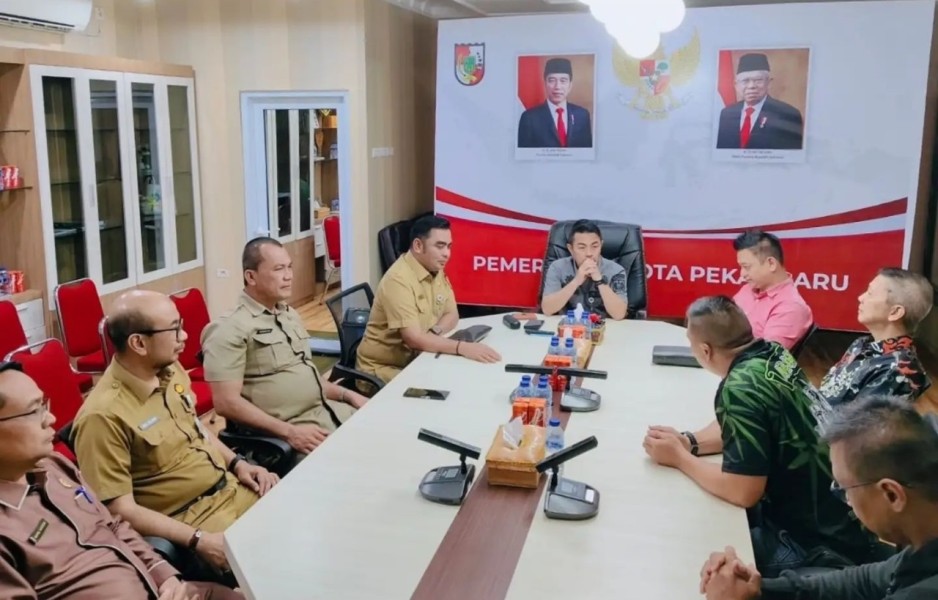 Kepala DPMPTSP Pekanbaru dan PJ Walikota Bahas Kerja Sama dengan Yayasan Yamasakti