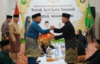 LAMR Pinang Gubri Abdul Wahid Sandang Gelar Adat Datuk Seri Setia Amanah