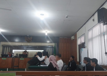 Gaya Hedon Putri Novin Karmila, Pakai Mobil Mewah dan Tas Branded