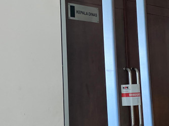 Ruang Kerja dan Rapat Kepala Dinas PUPR-PKPP Riau Disegel KPK