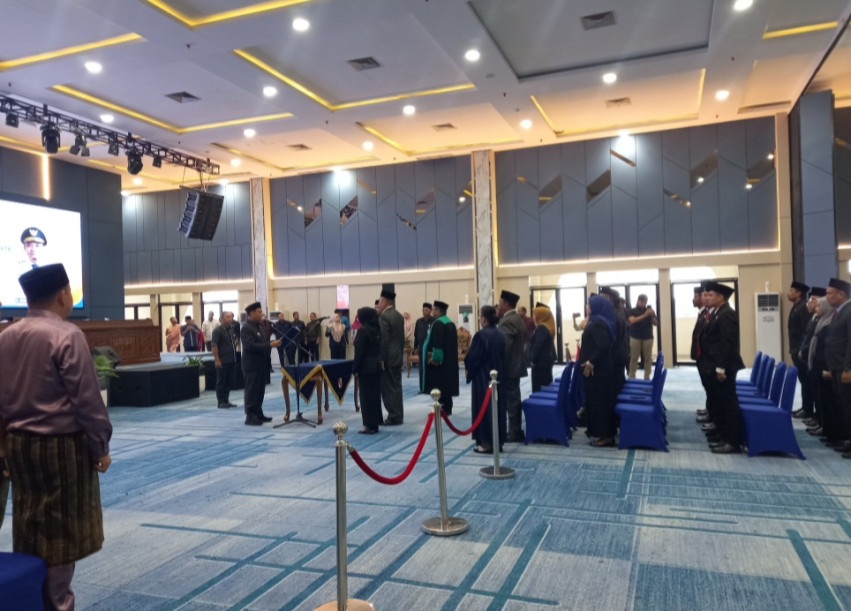 Lantik 22 Pejabat, Wawako Pekanbaru Ingatkan Tugas Berat Sekretariat DPRD