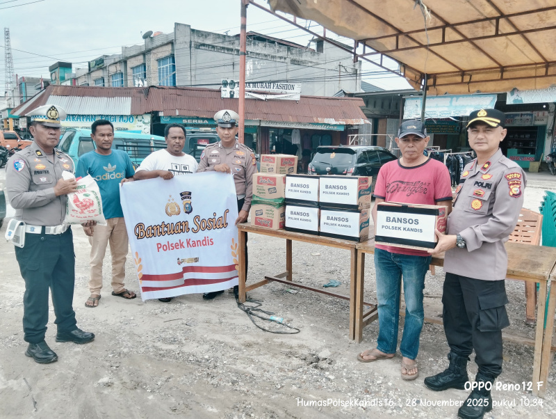Kapolsek Kandis Salurkan Bantuan Korban Bencana Sumbar Dalam Agenda Rutin'Jumat Berbagi'