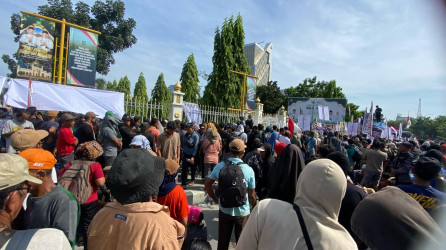 Jika Tak Ditemui, Massa Tolak Relokasi TNTN Ancam Dobrak Gerbang Kantor Gubernur Riau