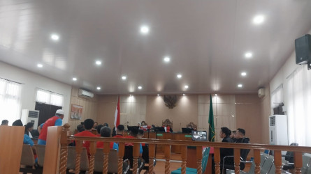 12 Terdakwa Kerusuhan di PT SSL Siak Dituntut 3 hingga 5 Tahun Penjara