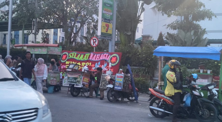 Sudah Ditertibkan, PKL di Depan Mal SKA Pindah ke Samping