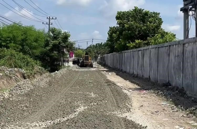 Overlay Jalan Bangau Sakti Panam Tuntas Akhir November