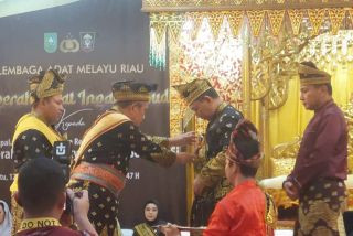 Kapolri Dianugerahi Gelar Adat 'Ingatan Budi' dari LAM Riau