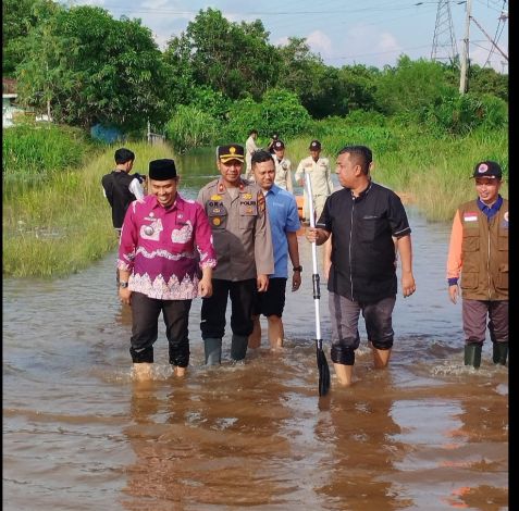 Pemko Pekanbaru Salurkan Bantuan untuk 62 KK Terdampak Banjir di Kelurahan Bambu Kuning