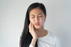 8 Tips Mengatasi Sakit Gigi yang Efektif