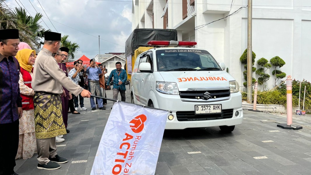 Menuju Tapanuli Selatan, Wako Agung Nugroho Lepas Truk Kemanusiaan Rumah Zakat Riau