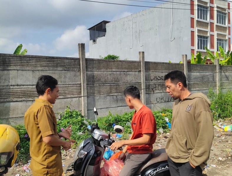 Langgar Aturan, Warga Pekanbaru Terima Teguran DLHK Terkait Sampah