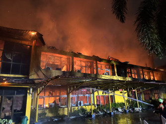 Kantor Disnakertrans Riau Terbakar, Diduga Korsleting Listrik