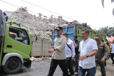 Walikota Perintahkan Jalan Akses ke TPA Muara Fajar Diperbaiki