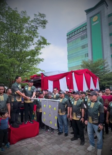 Hadiah Utama Umrah, Ribuan Masyarakat Ikuti Gerak Jalan Sehat Milad Muhammadiyah