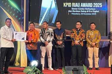 Pemprov Riau Raih Penghargaan KPID Riau Award 2025 sebagai Institusi Peduli Penyiaran