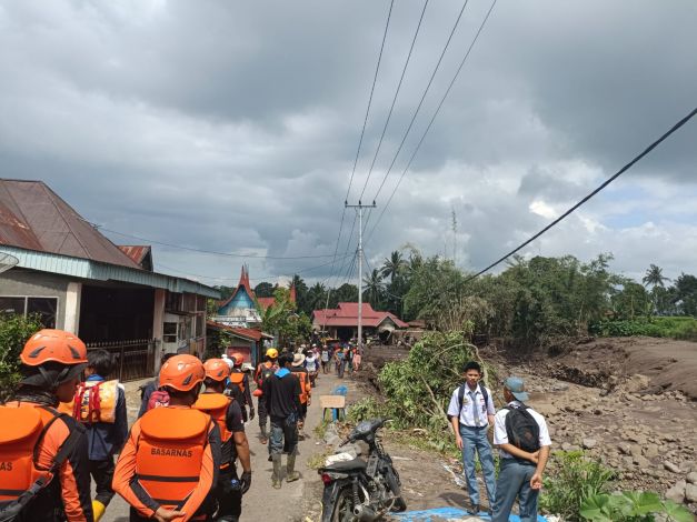 Bantu Evakuasi, Basarnas Pekanbaru Turunkan Personel ke Sumbar