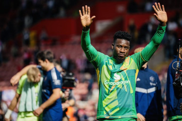 Gagal Bersinar di Man United, Onana Resmi ke Trabzonspor, di Depan Fans Mengaku Bahagia