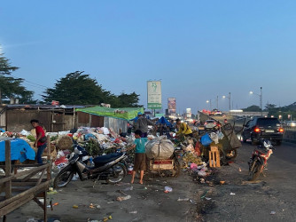 Tumpukan Sampah di Pasar Pagi Arengka Kembali Dikeluhkan Warga