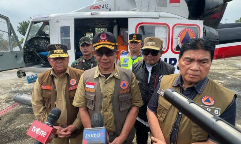 Tinjau Banjir di Pelalawan, Bupati H Zukri Dampingi Kepala BNPB