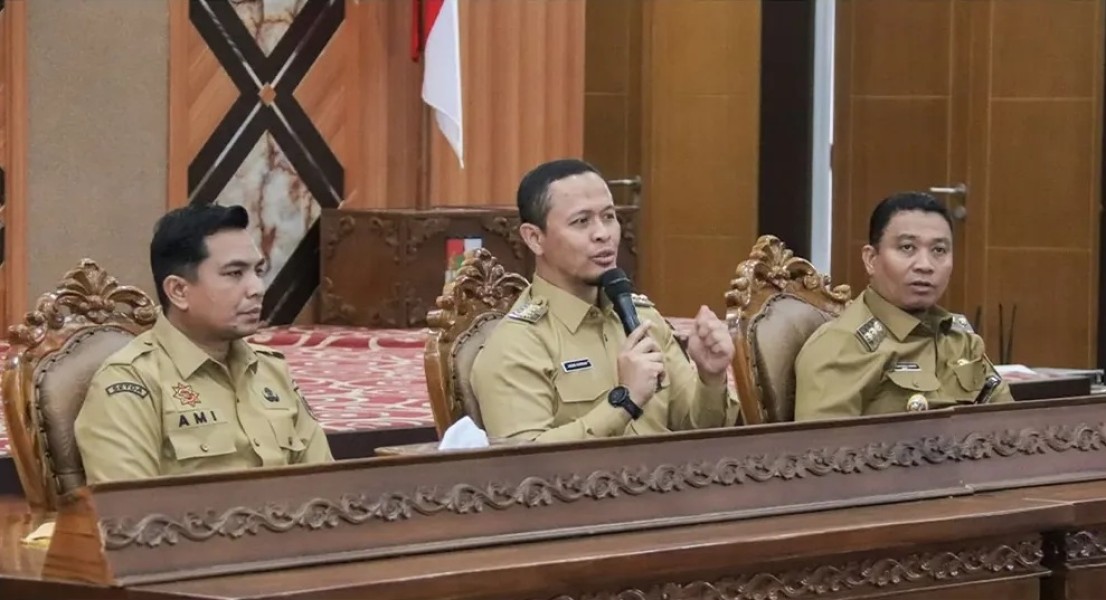 Kepala BPKAD Hadiri Rapat Bersama Wali Kota Pekanbaru Bahas Pengelolaan Sampah dan Solusi Banjir
