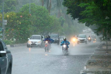 BMKG: Riau Berpotensi Diguyur Hujan Disertai Petir dan Angin Kencang