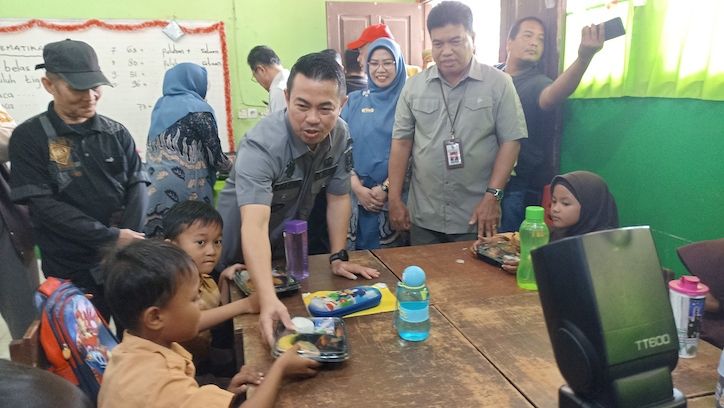 Simulasi Makan Siang Gratis di Dua Sekolah, Pj Wako: Pekanbaru Sudah Siap