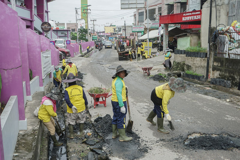 PUPR Normalisasi Drainase Jalan Puyuh Mas Untuk Antisipasi Banjir