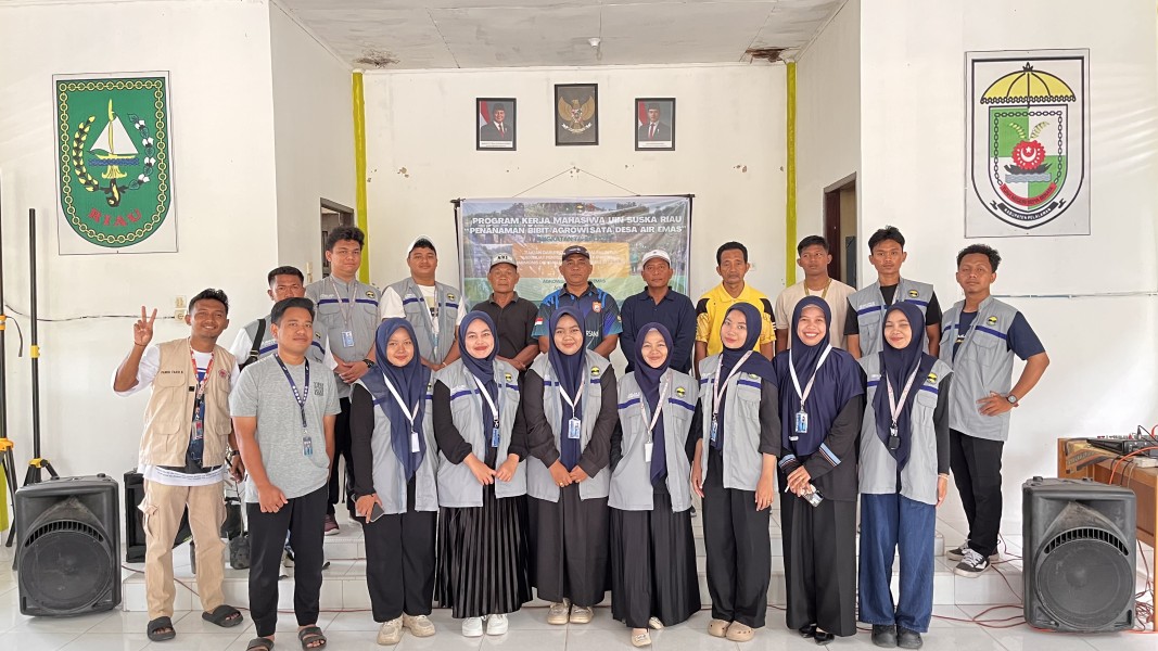 Program Kerja Mahasiswa UIN Suksa Riau “Penanaman Bibit Agrowisata Desa Air Emas”