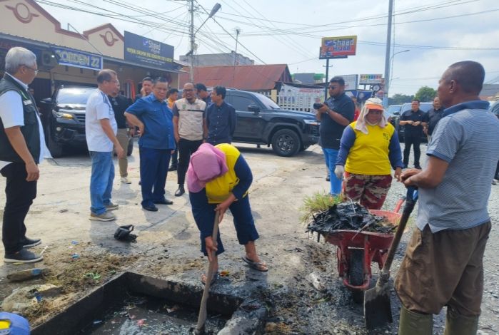 Antisipasi Banjir, Pj Gubri Minta Pemko Pekanbaru Gencarkan Goro