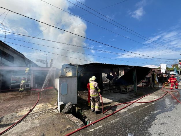 Dua Unit Kios di Jalan Bakti Terbakar, Satu Korban Alami Luka Bakar