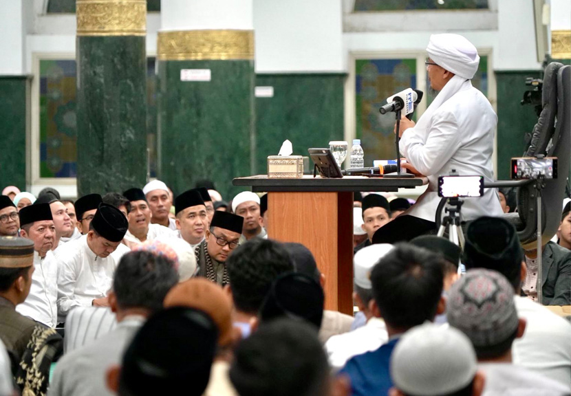 Tabligh Akbar di Masjid Annur Riau, Aa Gym Sebut Masalah Negeri dan Keluarga Berakar dari Krisis Akhlak