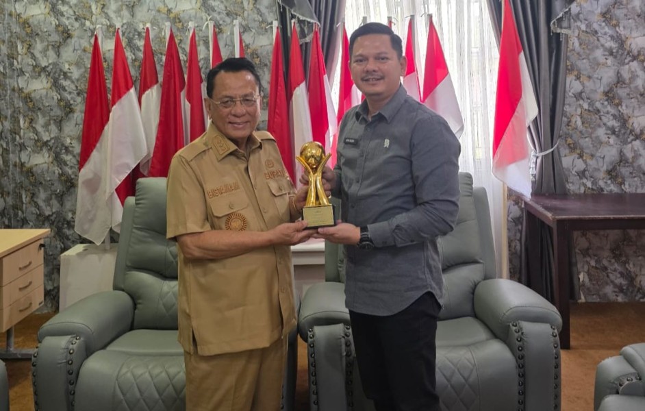 Bank Rohil Ternyata Raih 3 Penghargaan Sekaligus. Bupati Bistamam Terima Top Pembina BUMD 2025