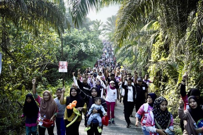 Ribuan Warga Sialang Rampai Meriahkan Jalan Santai dan Senam Sehat bersama Muflihun