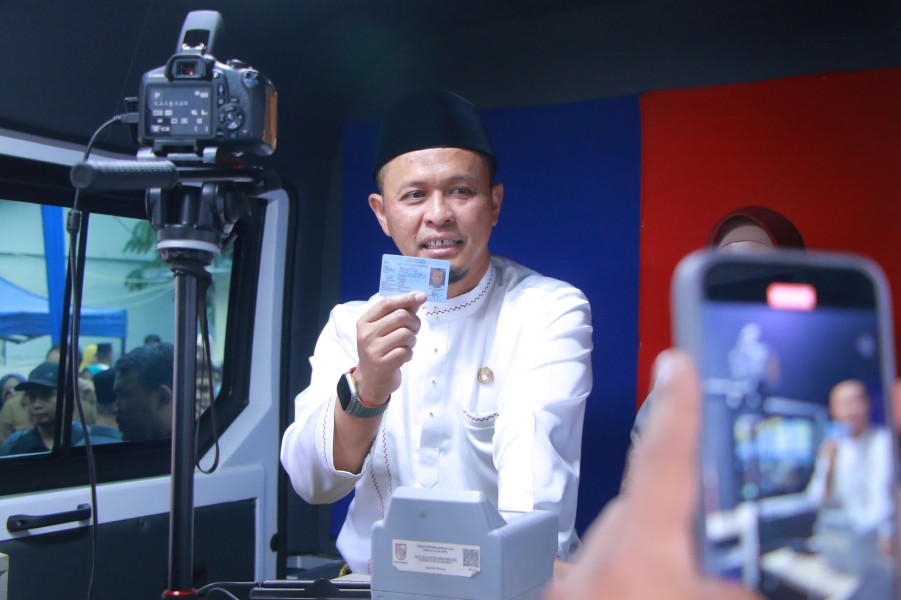 Wali Kota Pekanbaru Resmikan Mobil AMAN Keliling, Permudah Layanan Administrasi Kependudukan