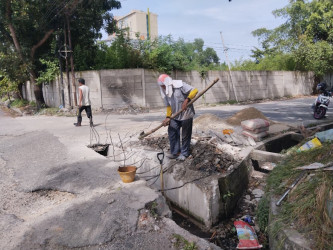 Sempat Heboh, Kontraktor Kembali Perbaiki Drainase di Jalan Letkol Hasan Basri