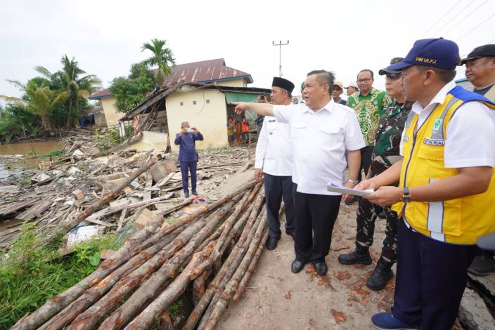 Pj Gubri Gerak Cepat Cari Solusi Atasi Longsor di Tembilahan