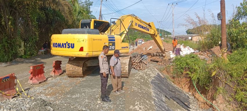 Perbaikan Jalan Lintas Riau-Sumbar di Desa Pulau Gadang Ditargetkan Selesai Hari Ini