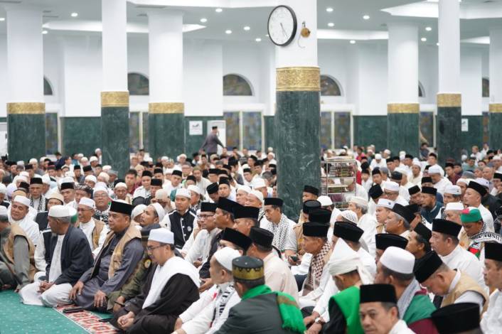 Ikuti Gerakan Salat Subuh Berjemaah Akbar, Ribuan Jemaah Padati Masjid Raya Annur Riau