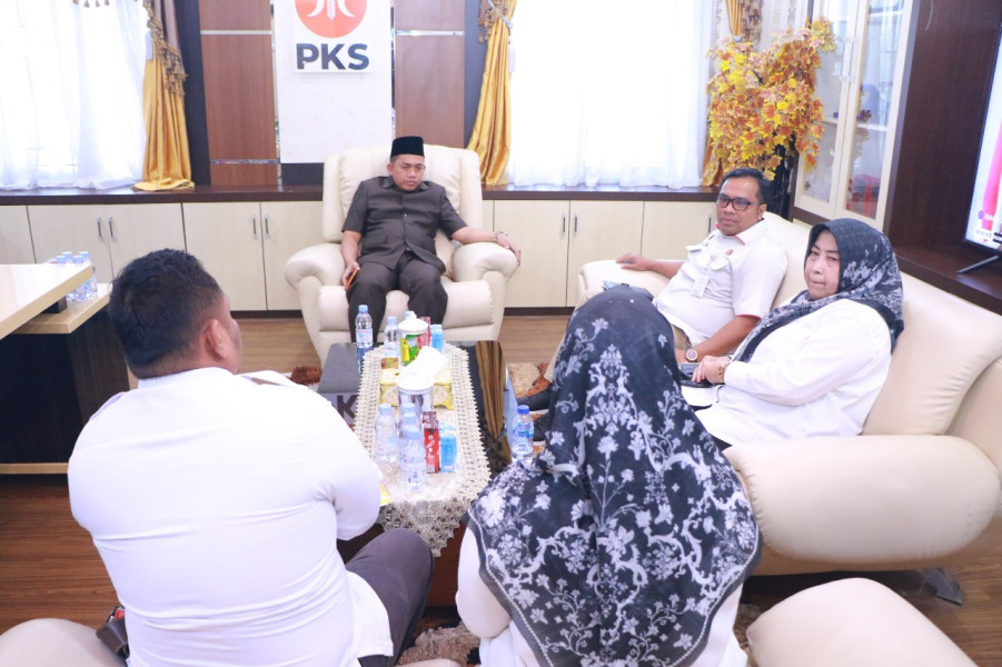 Pj Sekda Pekanbaru Didampingi Kepala BPKAD dalam Rapat Kerja Bersama Ketua DPRD